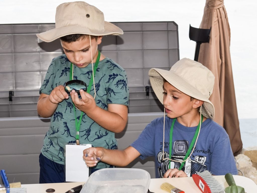 Children exploring how to be archaeologists. Illustrating Little Bird Creative's child-friendly exhibition-design